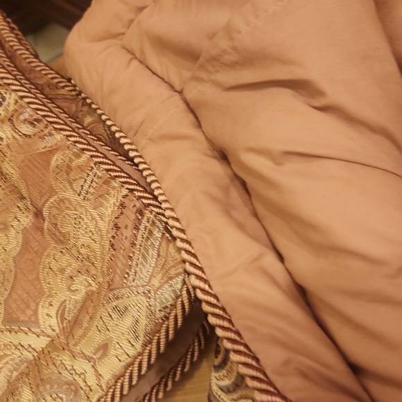 CROSCILL BEAUTIFUL RUST PAISLEY SET STANDARD SHAMS 27 X 21 - Picture 2 of 6